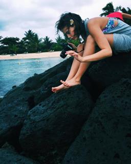 Ella Purnell feet photo thumbnail