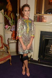 Ella Purnell feet photo thumbnail