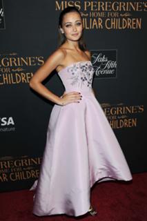 Ella Purnell feet photo thumbnail