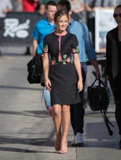Ella Purnell feet photo thumbnail