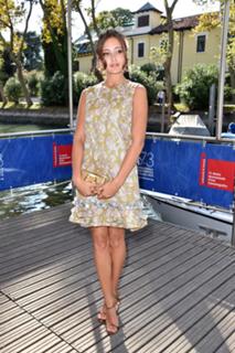 Ella Purnell feet photo thumbnail