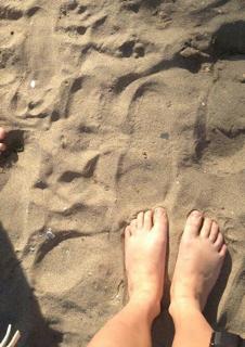 Ella Purnell feet photo thumbnail