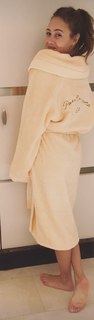Ella Purnell feet photo thumbnail