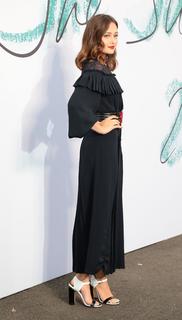 Ella Purnell feet photo thumbnail