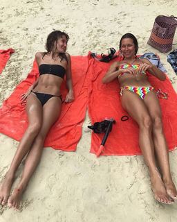 Ella Purnell feet photo thumbnail