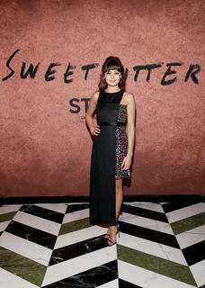 Ella Purnell feet photo thumbnail
