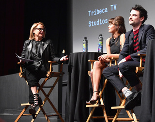 Ella Purnell feet photo thumbnail