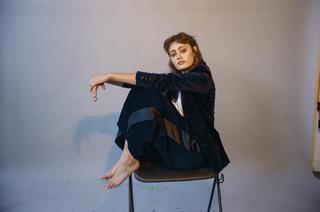 Ella Purnell feet photo thumbnail