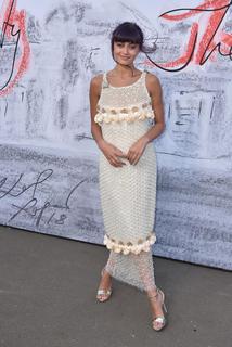 Ella Purnell feet photo thumbnail