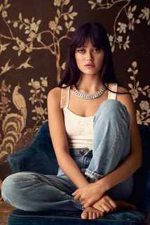 Ella Purnell feet photo thumbnail