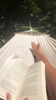 Ella Purnell feet photo thumbnail