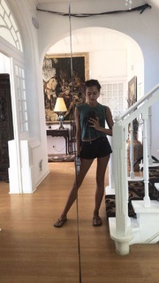 Ella Purnell feet photo thumbnail