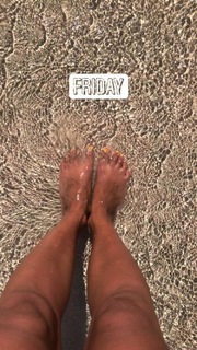 Ella Purnell feet photo thumbnail