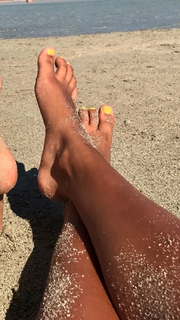Ella Purnell feet photo thumbnail