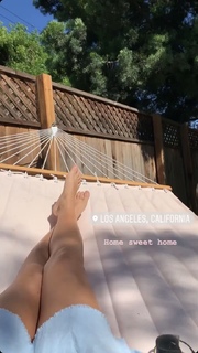 Ella Purnell feet photo thumbnail