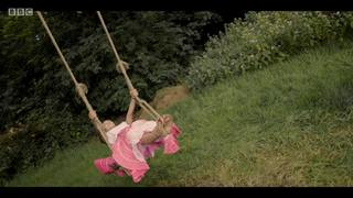 Ella Purnell feet photo thumbnail