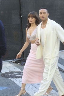 Ella Purnell feet photo thumbnail