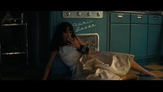 Ella Purnell feet photo thumbnail