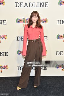 Ella Purnell feet photo thumbnail