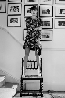 Ella Purnell feet photo thumbnail