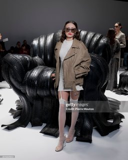 Ella Purnell feet photo thumbnail