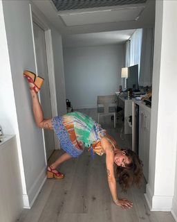 Ella Purnell feet photo thumbnail