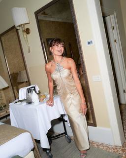 Ella Purnell feet photo thumbnail