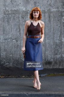 Ella Purnell feet photo thumbnail