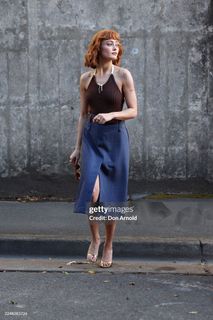 Ella Purnell feet photo thumbnail
