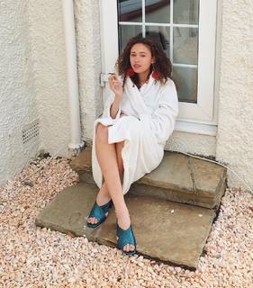 Ella-Rae Smith feet photo 4