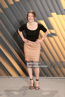 Ella Rumpf feet photo 7