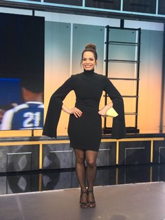 Elle Duncan feet photo thumbnail