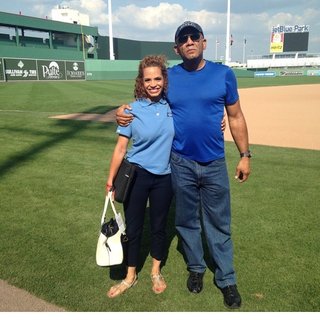 Elle Duncan feet photo thumbnail