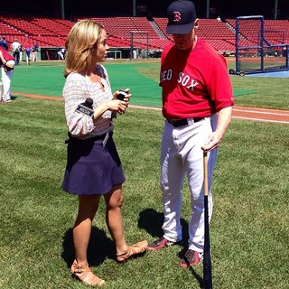 Elle Duncan feet photo thumbnail