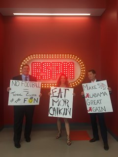 Elle Duncan feet photo thumbnail