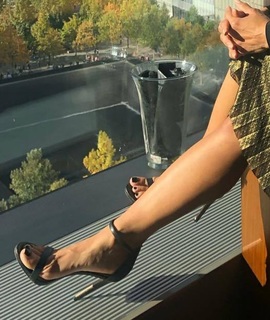 Elle Duncan feet photo thumbnail