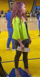 Elle Duncan feet photo thumbnail