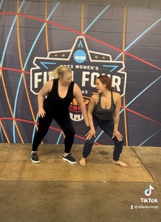 Elle Duncan feet photo thumbnail