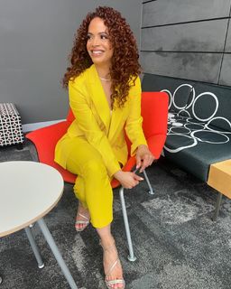 Elle Duncan feet photo thumbnail