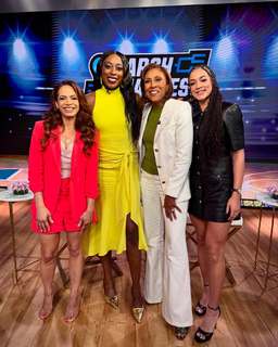 Elle Duncan feet photo thumbnail