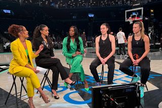 Elle Duncan feet photo thumbnail