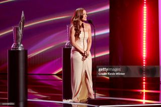 Elle Duncan feet photo thumbnail