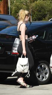 Elle Fanning feet photo thumbnail