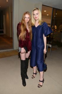 Elle Fanning feet photo thumbnail