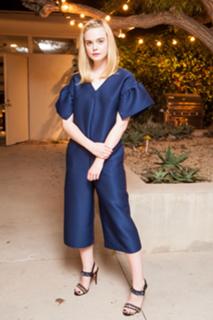 Elle Fanning feet photo thumbnail