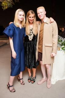 Elle Fanning feet photo thumbnail