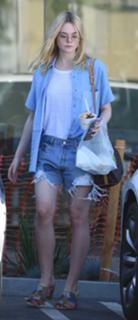 Elle Fanning feet photo thumbnail