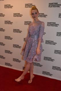 Elle Fanning feet photo thumbnail