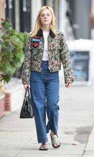 Elle Fanning feet photo thumbnail