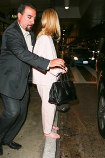 Elle Fanning feet photo thumbnail